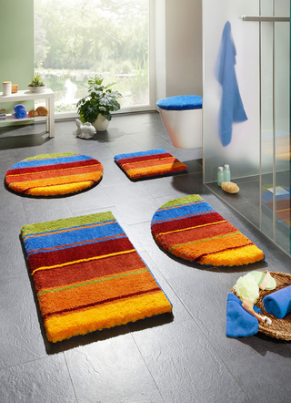 Bunte Badgarnitur aus dem Hause Grund