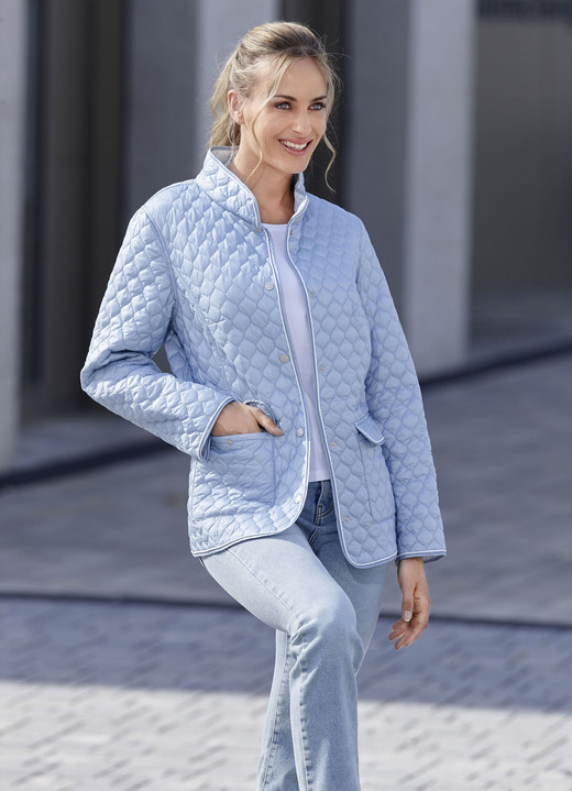 Kurz - Wendejacke mit Knopfleiste, in Größe 036 bis 052, in Farbe HIMMELBLAU/HIMMELBLAU-WEISS Ansicht 1