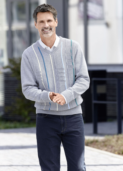 Gemustert - V-Pullover mit Strukturdessin Gemustert - V-Pullover mit Strukturdessin, in Größe 046 bis 062, in Farbe HELLGRAU MELIERT