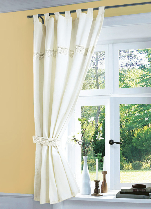 Inspiration - Übergardine mit aufgesetzter Häkelborte, in Größe 365 (H145xB135 cm) bis 899 (Raffhalter, 60 cm), in Farbe CREME, in Ausführung Mit Universalschienenband Ansicht 1