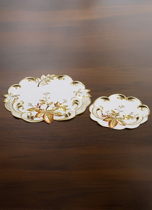 Wohnaccessoires - Filigran gearbeitete Tisch- und Raumdekoration, in Größe 101 (Läufer oval, 30x 70 cm) bis 404 (Kissenbezug, 40x 40 cm), in Farbe ECRU Ansicht 1