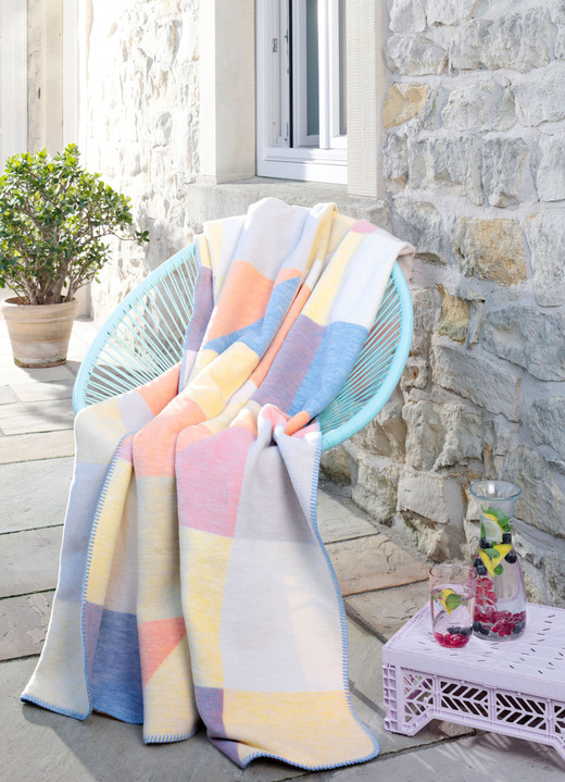 Wohndecken - Kuschelig weiche Schlafdecke mit modernen Farbtönen, in Farbe MULTICOLOR Ansicht 1