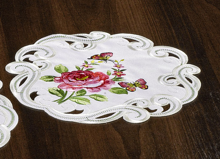 Tischdecken - Tisch- und Raumdekoration mit Rosen-Motiven, in Größe 101 (Deckchen oval, 35x 50 cm) bis 404 (Kissenbezug, 40x 40 cm), in Farbe SEKT-ROT-BUNT Ansicht 1