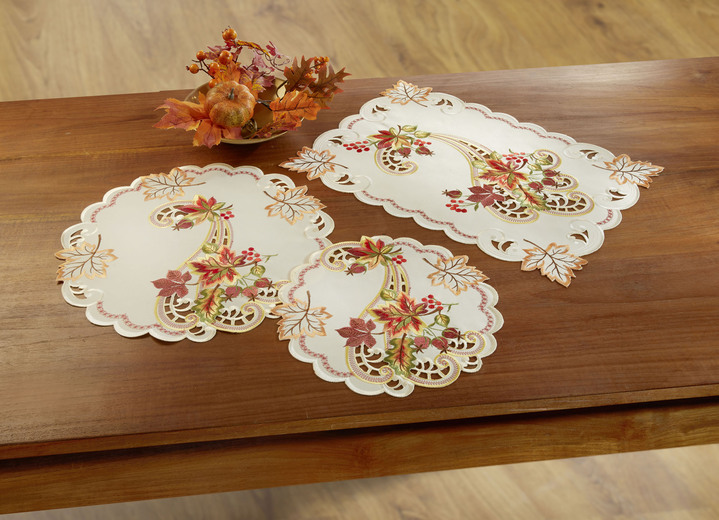 Wohnaccessoires - Farbenfroh bestickte Tisch- und Raumdekoration, in Größe 101 (Deckchen, 35x 50 cm) bis 404 (Kissenbezug, 40x 40 cm), in Farbe ECRU-BUNT Ansicht 1