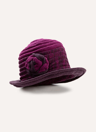 Eleganter Damen-Hut mit dekorativer Blume