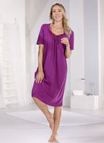 Nachthemd, wadenlang mit hübscher Stickereispitze  