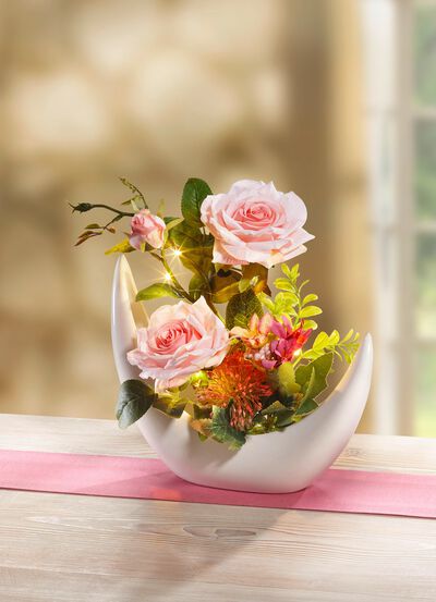 Beleuchtetes Rosen-Arrangement 