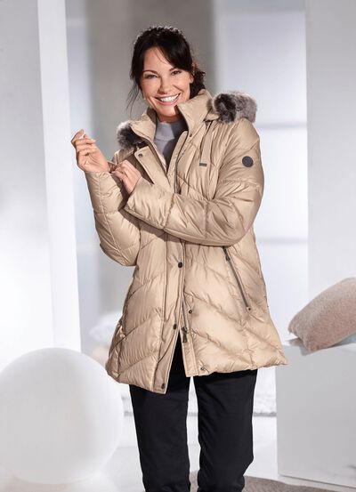 Jacke mit abnehmbarer Kapuze 