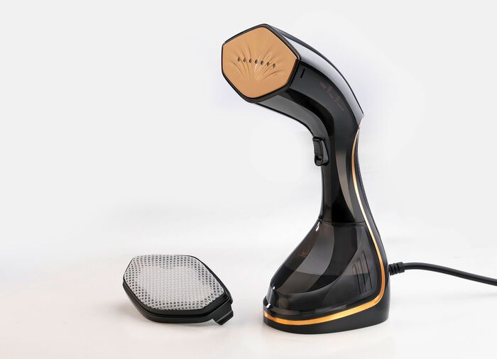 Grundig Dampfb&uuml;rste - ideal f&uuml;r H&auml;ngendes und auf Reisen 