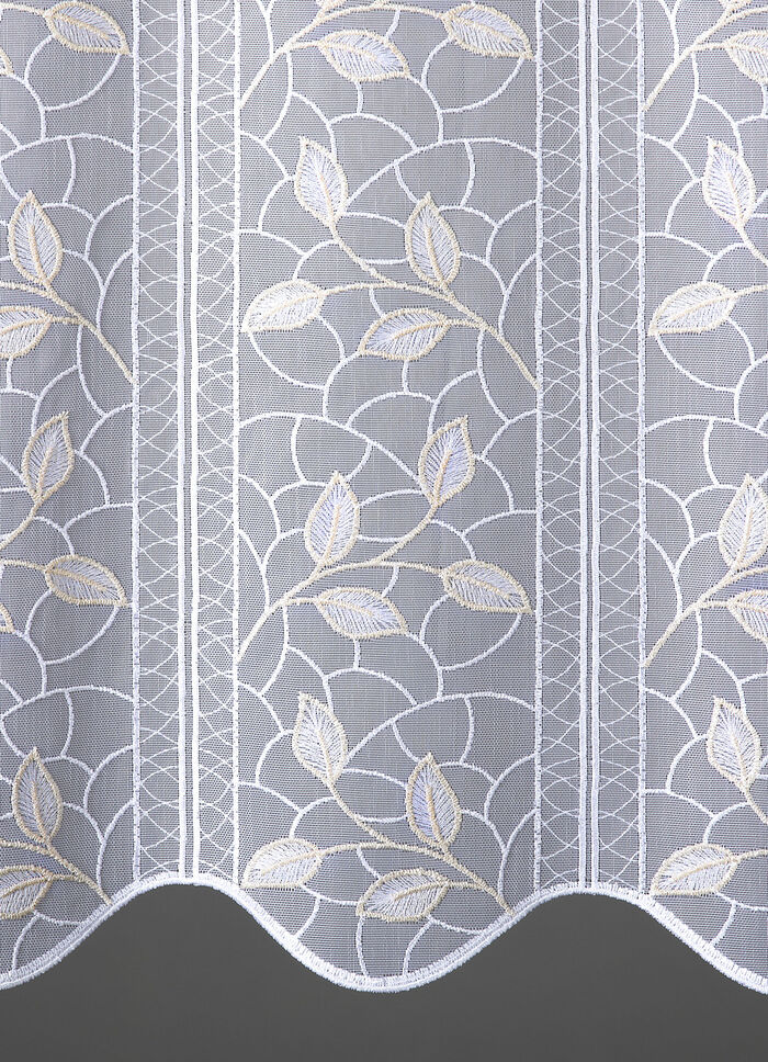 Kurzstore mit filigran gesticktem Blätterdessin 