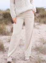 Cordhose mit modisch weitem Beinverlauf 