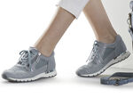 Caprice, bequeme Damen-Sneaker, Weite H, mit herausnehmbarem Fußbett JEANS