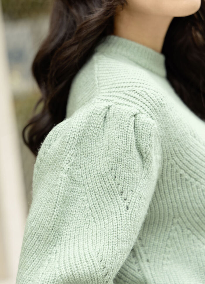 Pullover mit dekorativer Faltenlegung 