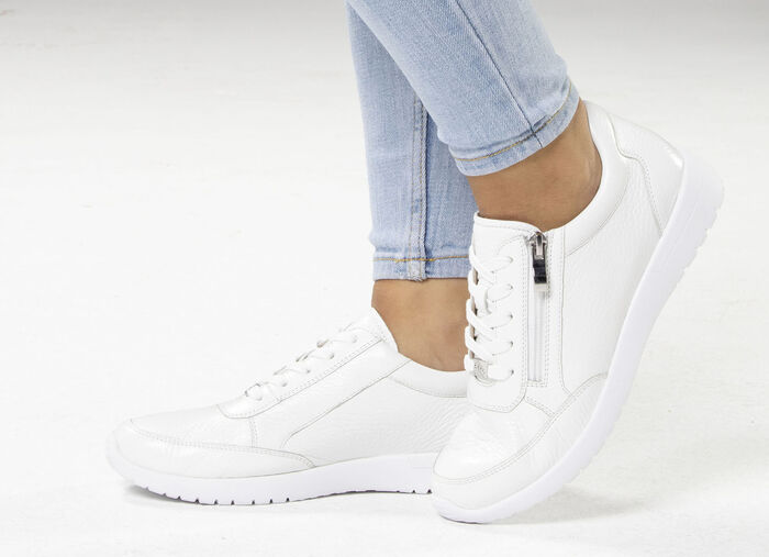 ELENA EDEN Sneaker aus zart schimmerndem, genarbtem Hirsch-Nappaleder WEISS