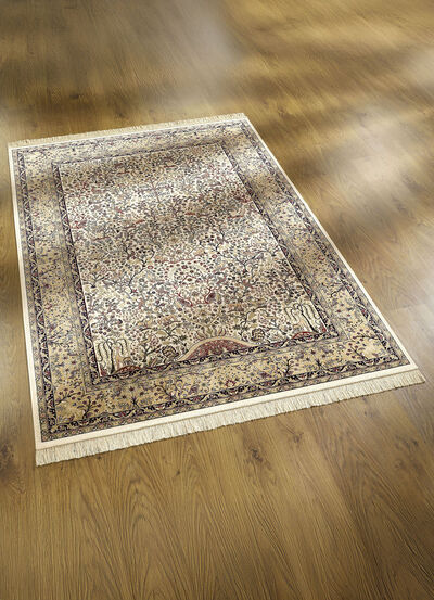 Brücken und Teppiche in prachtvollem persischen Dessin 