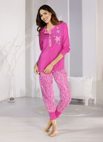 Schlafanzug mit gebogten Abschlüssen  