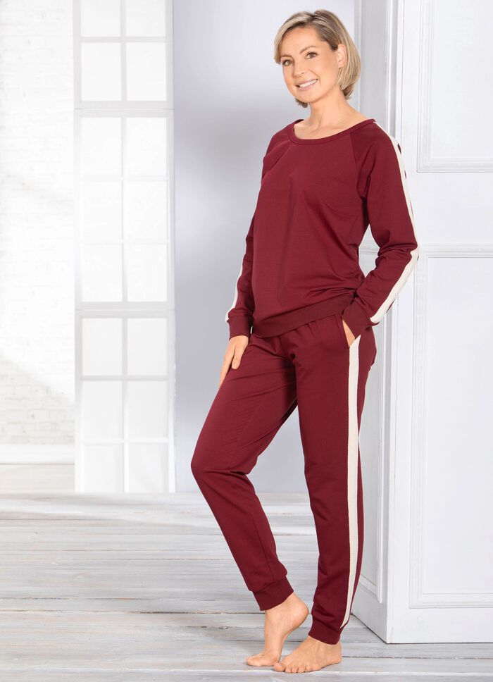 Hausanzug mit Zierstreifen 