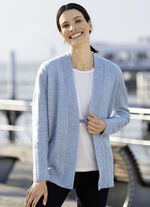 Strickjacke aus sehr flauschigem Garn 