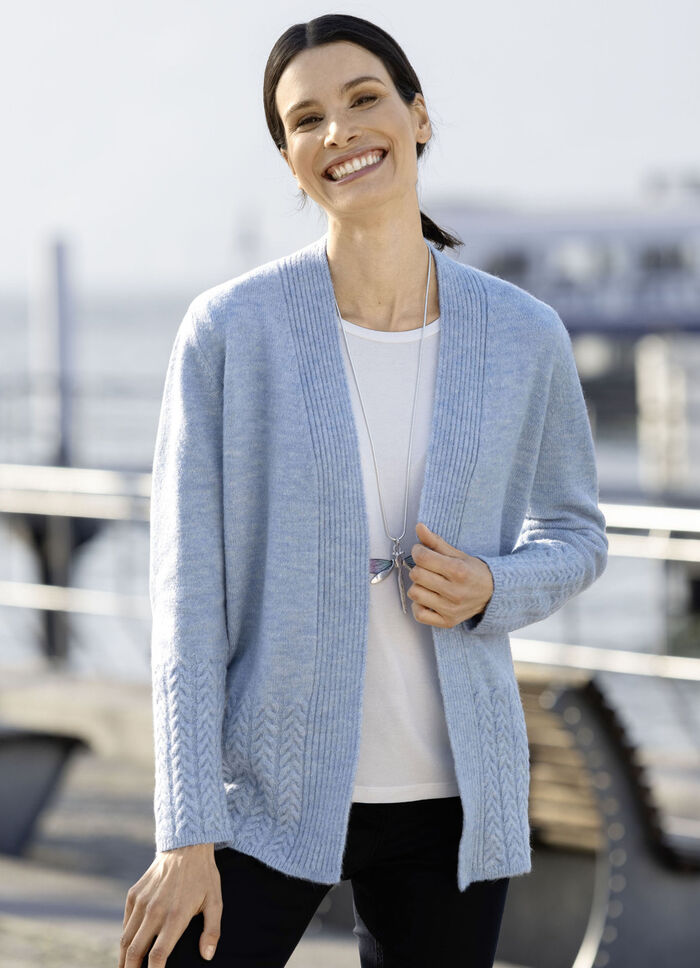 Strickjacke aus sehr flauschigem Garn 