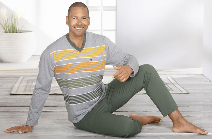 Schlafanzug mit V-Ausschnitt und offenen Beinabschlüssen 