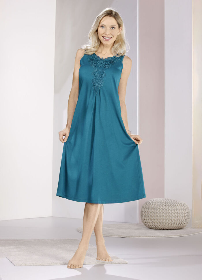 Nachthemd, wadenlang mit großzügiger Motivspitze 