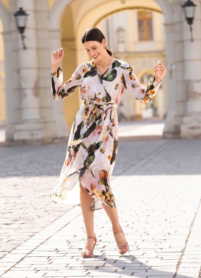 Kleid mit Bindegürtel 