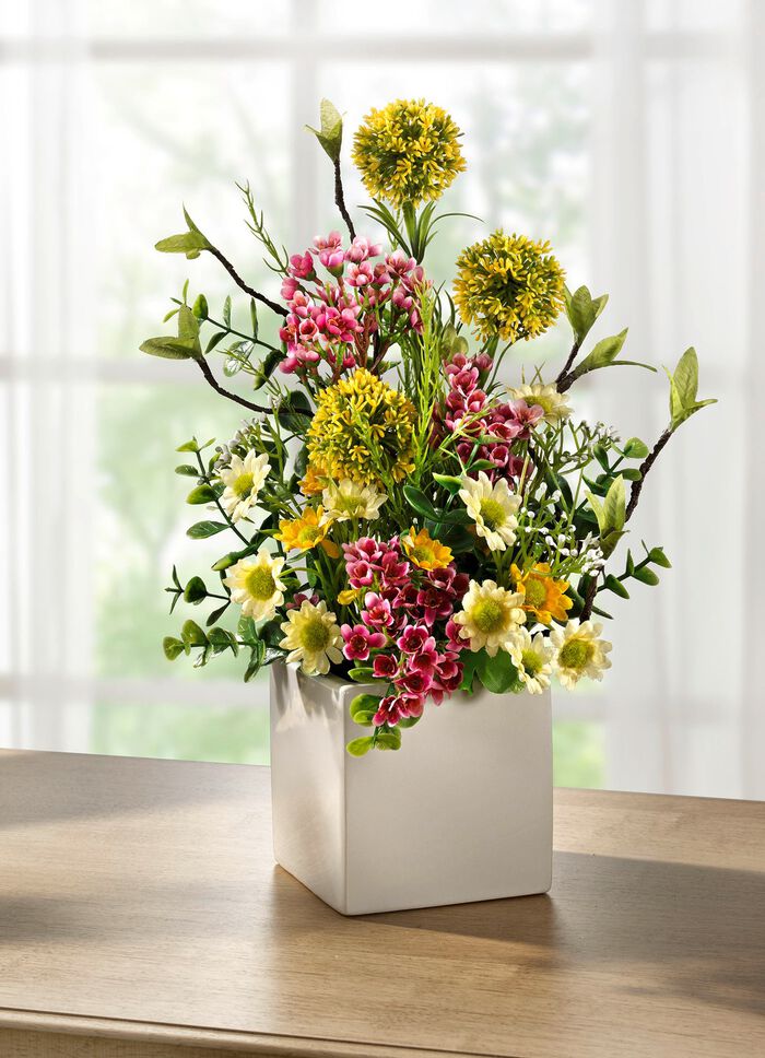 Gesteck in wei&szlig;en Keramiktopf 