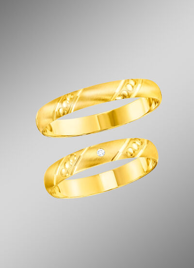 Schicker Trauring mit mattierter Ringschiene 