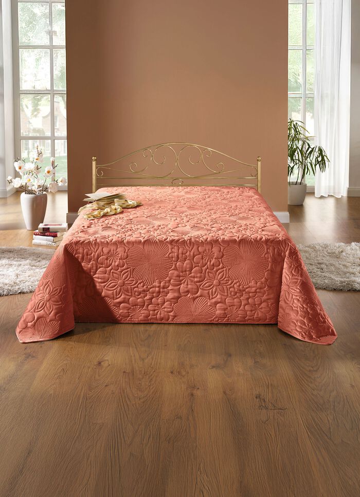 Hervorragend verarbeitete Tagesdecke und passende Kissenbez&uuml;ge 