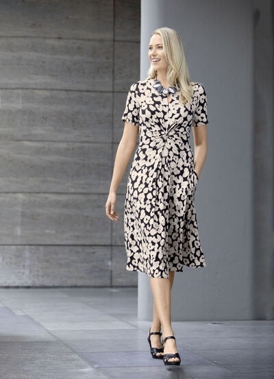 Kleid mit extravaganter Knotenoptik 