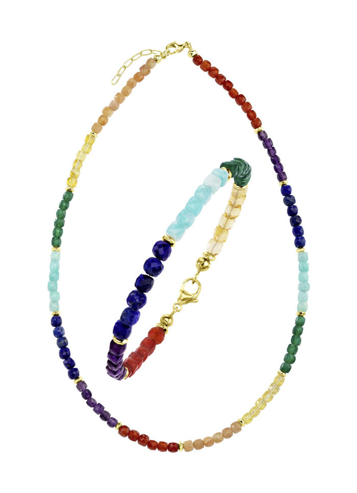 Funkelnde Garnitur mit Edelsteinen 