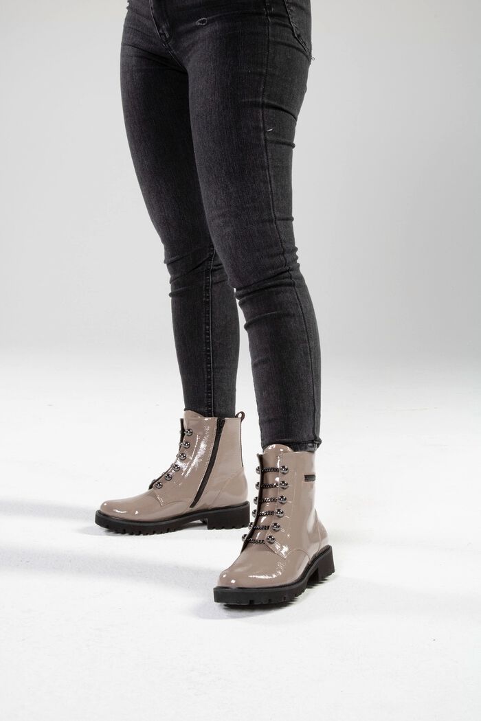 Remonte Stiefelette mit trendigen Zierketten in Schn&uuml;r-Optik TAUPE