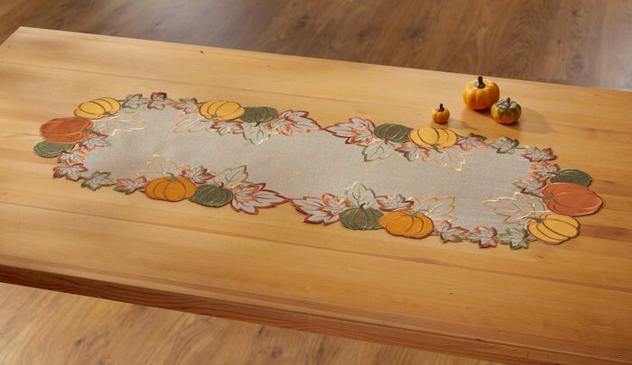 Tisch- und Raumdekoration mit Glanzgarn ECRU