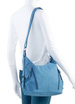 Tasche aus weichem, dezent schattiertem Synthetik JEANSBLAU