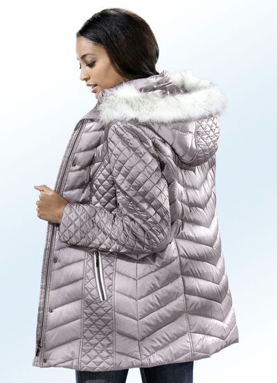 Jacke mit weißer Kontrastpaspelierung 