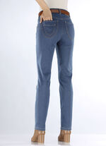 Jeans mit raffinierter Taschenlösung JEANSBLAU
