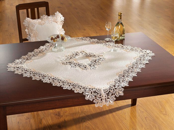 Elegante Raumdekoration mit 2-farbiger Makramee-Spitze 