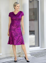 Kleid mit Wasserfallkragen 