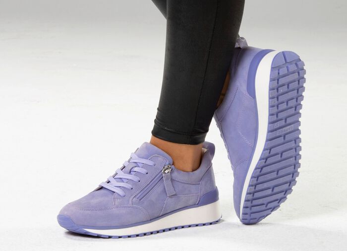 Caprice, trendige Damen-Sneaker, Weite G, mit herausnehmbarem Fu&szlig;bett FLIEDER