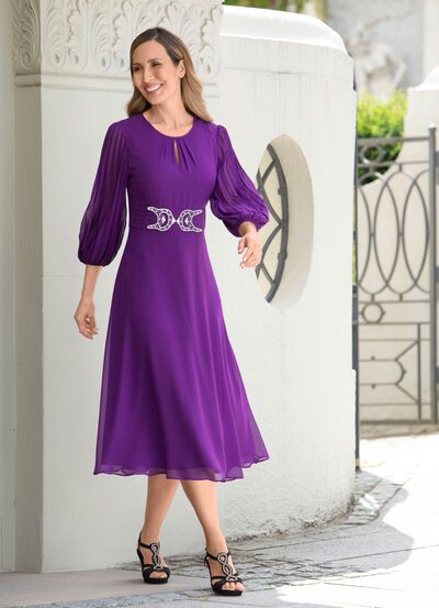 Kleid mit funkelnder Schmuckstein-Applikation 