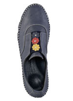 Gemini Slipper mit dezenter Knitter-Struktur und bunten Leder-Blüten MARINE