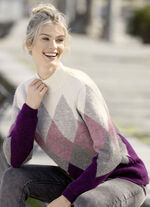 Pullover in sehr flauschiger Qualität BEERE-GRAU-ECRU