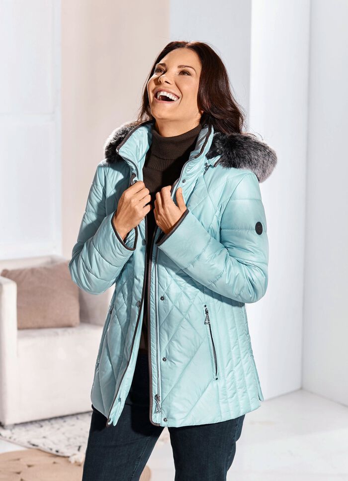 Jacke mit figurfreundlicher L&auml;ngssteppung seitlich 