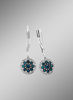 Schöne Ohrringe mit blauen Brillanten und weißen Diamanten 