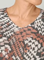 Pullover in grafischem Dessin 