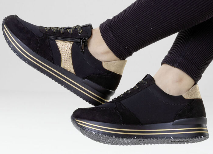 Remonte, trendige Damen-Sneaker, Weite G, mit herausnehmbarem Fußbett SCHWARZ-GOLD