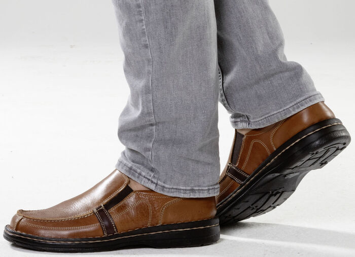GINO GALANTE, klassische Herren-Slipper, mit herausnehmbarem Fußbett COGNAC
