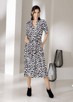 Kleid mit individueller Weitenregulierung 