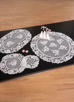 Tischdekoration aus Spitze WEISS