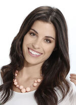 Hübsche Halskette mit pfirsichfarbenen Kugeln 